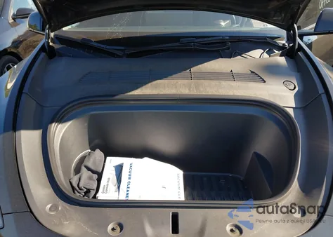 2023 Tesla Model Y Awd/Long Range Dual Motor All-Wheel Drive z USA, uszkodzony, nr VIN 7SAYGDEE9PF880253